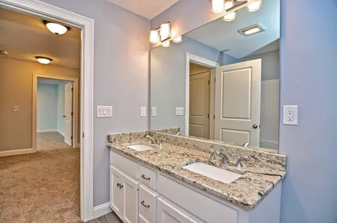 Bath - 43 Ariel Cir #43, Sutton, MA 01590 photo 1 of 6