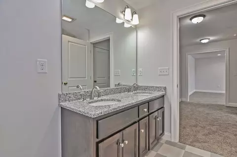 Bath - 43 Ariel Cir #43, Sutton, MA 01590 photo 3 of 6