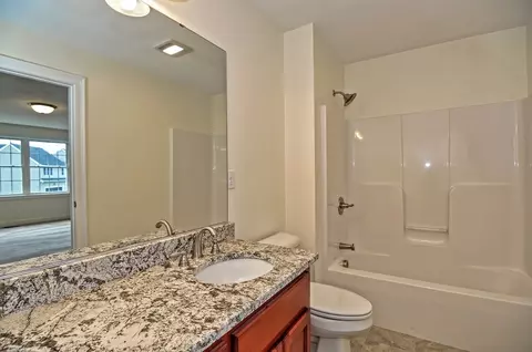 Bath - 43 Ariel Cir #43, Sutton, MA 01590 photo 5 of 6