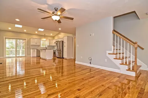 Living - 43 Ariel Cir #43, Sutton, MA 01590 photo 1 of 2