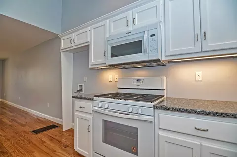 Kitchen - 43 Ariel Cir #43, Sutton, MA 01590 photo 8 of 9