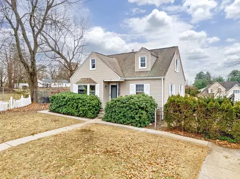 2 Pine St, East Longmeadow, MA 01028
