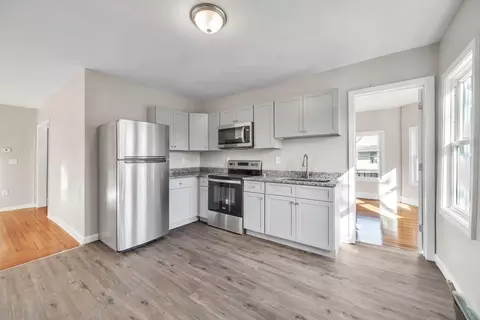 69 Dexter St, Springfield, MA 01105