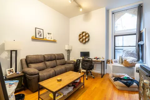 265 Dartmouth St #1D, Boston, MA 02116