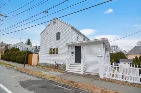 1 Pine St, Manchester, MA 01944
