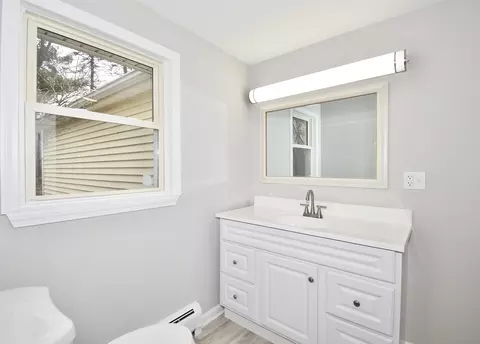 Bath - 127 Millbrook Rd, Springfield, MA 01128 photo 4 of 5