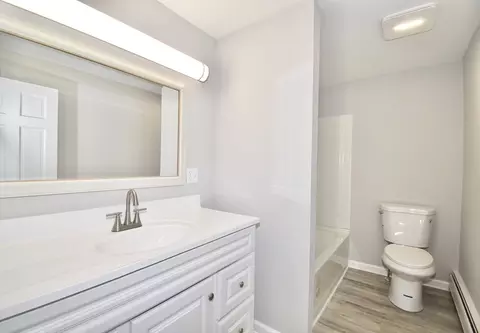Bath - 127 Millbrook Rd, Springfield, MA 01128 photo 3 of 5