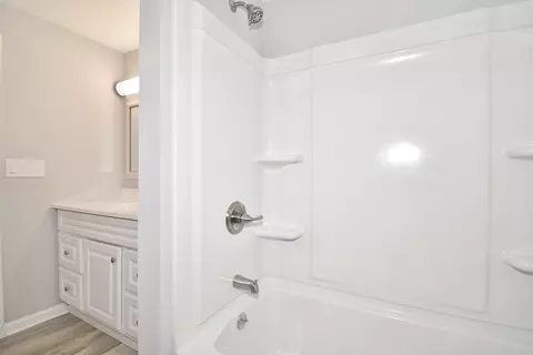 Bath - 127 Millbrook Rd, Springfield, MA 01128 photo 2 of 5
