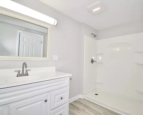 Bath - 127 Millbrook Rd, Springfield, MA 01128 photo 5 of 5