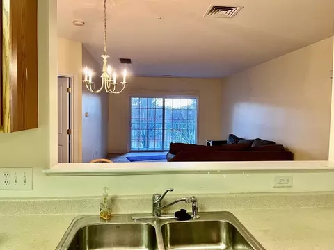 170 Haverhill St #117, Andover, MA 01810