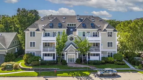 122 Johnson Woods Dr #202, Reading, MA 01867