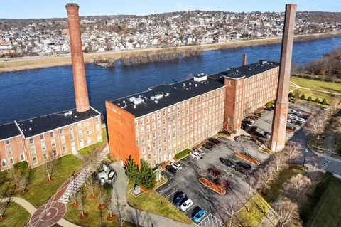 52 Lawrence Dr #M302, Lowell, MA 01854