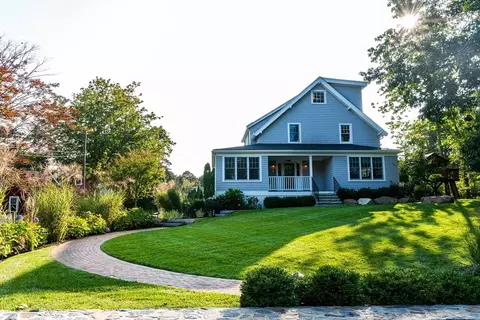 15 Littles Point Rd, Swampscott, MA 01907