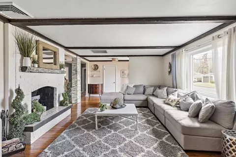 68 Linden Ave, Swampscott, MA 01907