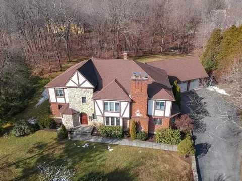 7 Almondwood Cir, Shrewsbury, MA 01545
