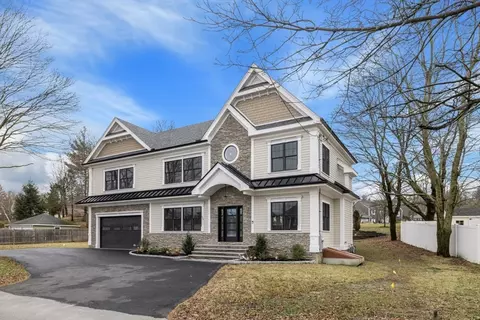 909 Salem St, Lynnfield, MA 01940