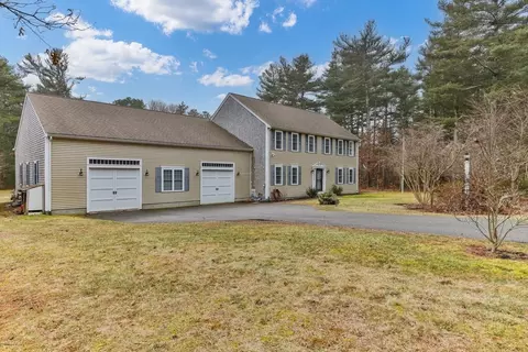 42 Rickenbacker Rd, Falmouth, MA 02536