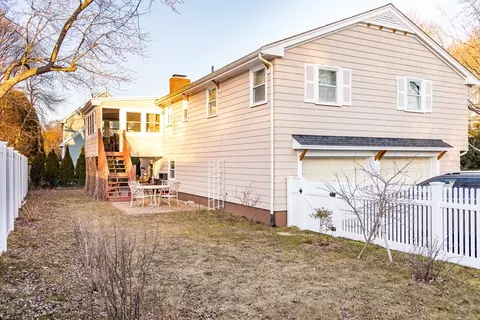 Exterior - 15 Higgins Rd, Marblehead, MA 01945 photo 4 of 6