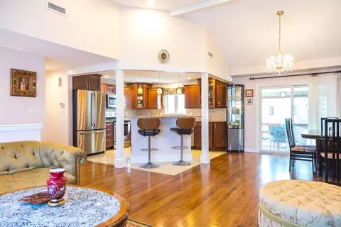 Living - 15 Higgins Rd, Marblehead, MA 01945 photo 1 of 6