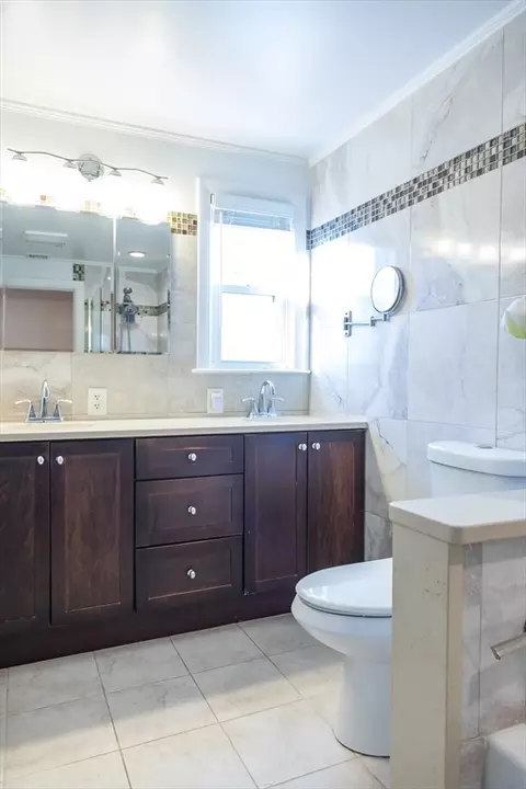 Bath - 15 Higgins Rd, Marblehead, MA 01945 photo 2 of 5