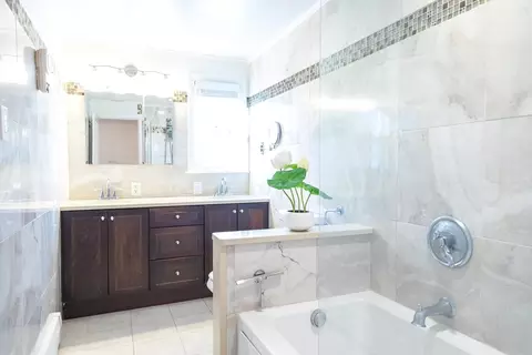 Bath - 15 Higgins Rd, Marblehead, MA 01945 photo 1 of 5