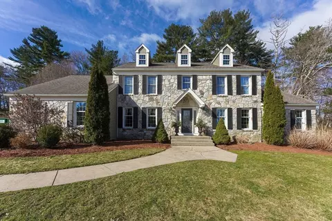 Exterior - 9 Dover Cir, Franklin, MA 02038 photo 4 of 8