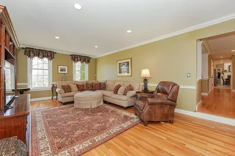 Living - 9 Dover Cir, Franklin, MA 02038 photo 2 of 4