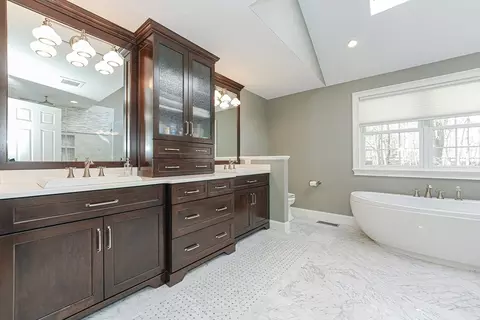 Bath - 9 Dover Cir, Franklin, MA 02038 photo 1 of 3