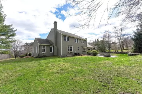Exterior - 9 Dover Cir, Franklin, MA 02038 photo 6 of 8
