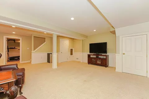 Living - 9 Dover Cir, Franklin, MA 02038 photo 4 of 4