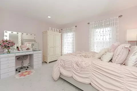 Bedroom - 9 Dover Cir, Franklin, MA 02038 photo 3 of 5
