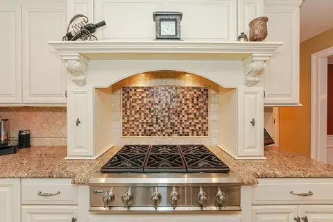 Kitchen - 9 Dover Cir, Franklin, MA 02038 photo 2 of 2