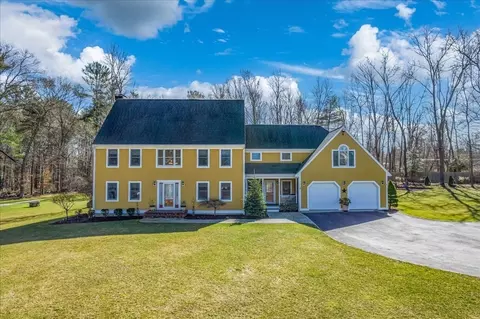 14 Robinson Rd, Rochester, MA 02770