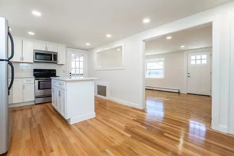 13 Cedar St, Chelmsford, MA 01863