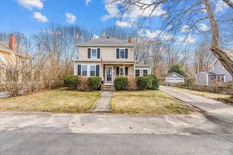 81 School St, Middleboro, MA 02346