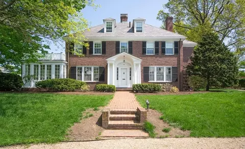 10 Locke Rd, Newton, MA 02468