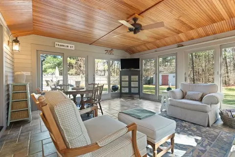 Exterior - 334 Franklin St, Reading, MA 01867 photo 6 of 13