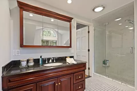 Bath - 334 Franklin St, Reading, MA 01867 photo 3 of 5