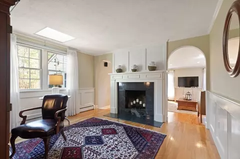 Living - 334 Franklin St, Reading, MA 01867 photo 3 of 7