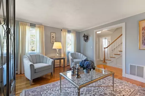 Living - 334 Franklin St, Reading, MA 01867 photo 2 of 7