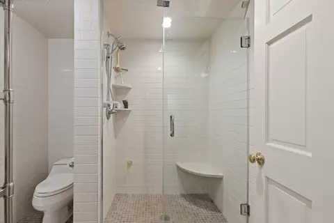 Bath - 334 Franklin St, Reading, MA 01867 photo 5 of 5