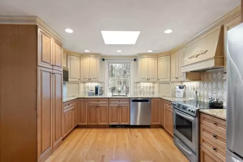 Kitchen - 334 Franklin St, Reading, MA 01867 photo 1 of 4