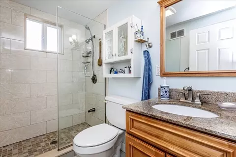 Bath - 2 Harrison Rd # A, Salem, MA 01970 photo 1 of 2