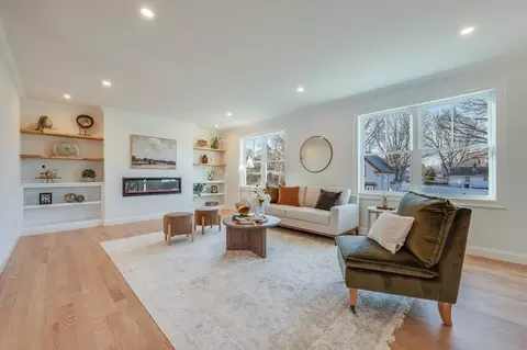 Living - 2 Washington Ct, Stoneham, MA 02180 photo 1 of 7