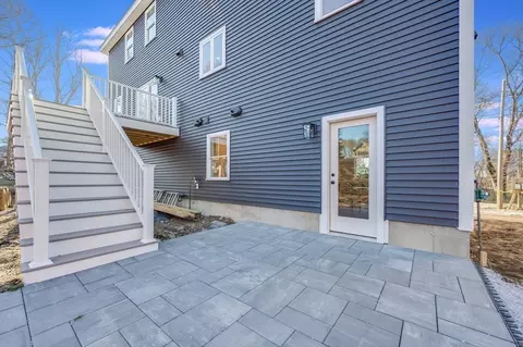 Exterior - 2 Washington Ct, Stoneham, MA 02180 photo 2 of 5