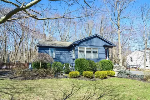40 10th St, Stoughton, MA 02072