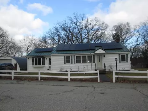 381 Sladen St, Dracut, MA 01826
