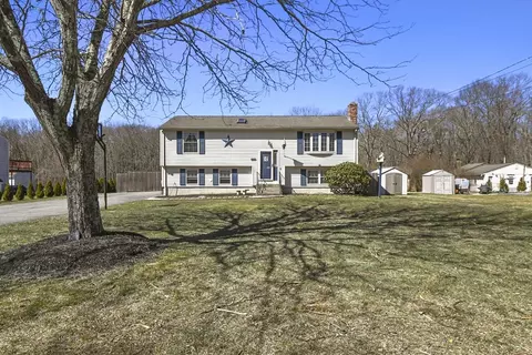 366 N Wheaton Ave, Seekonk, MA 02771