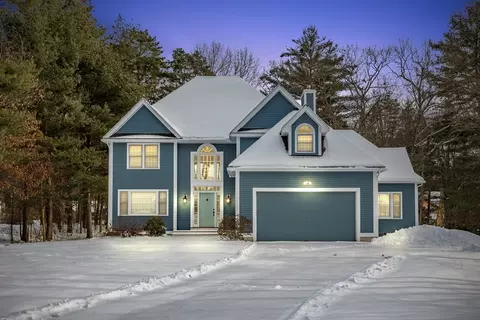 8 Woodbury Dr, Westford, MA 01886