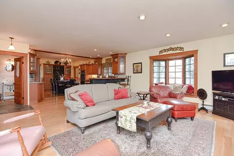 Living - 124 Main St, Walpole, MA 02081 photo 3 of 5